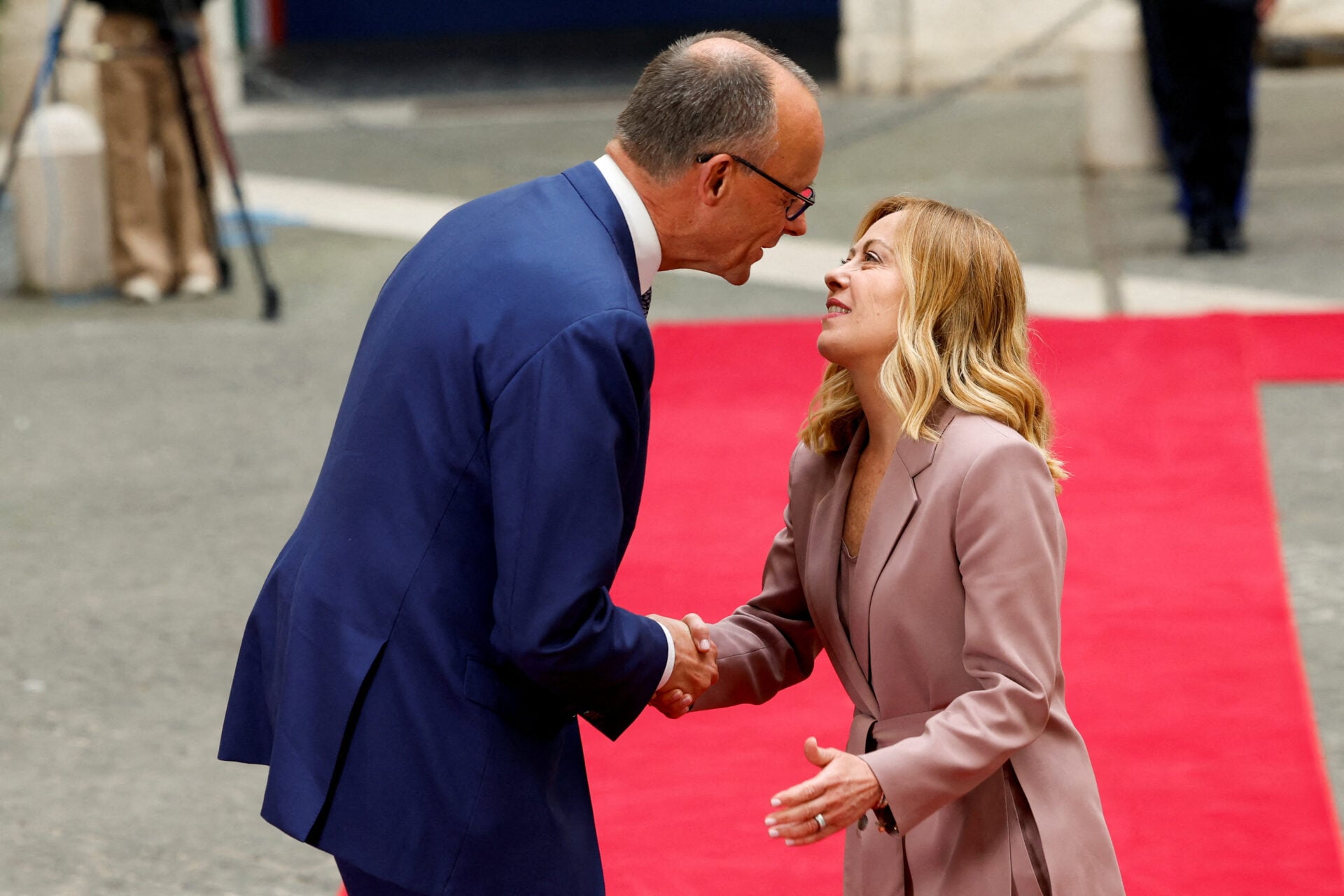 Γιατί η Μελόνι και ο Μερτς θέλουν να μπουν στο «Συμβούλιο Ειρήνης» του Τραμπ αλλά δεν μπορούν