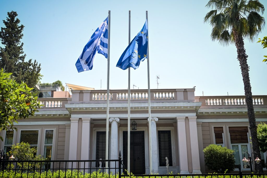 Ο γρίφος της κρυφής δεξαμενής - Πόθοι και φόβοι Μαξίμου για νέα κόμματα και ψηφοφόρους του καναπέ