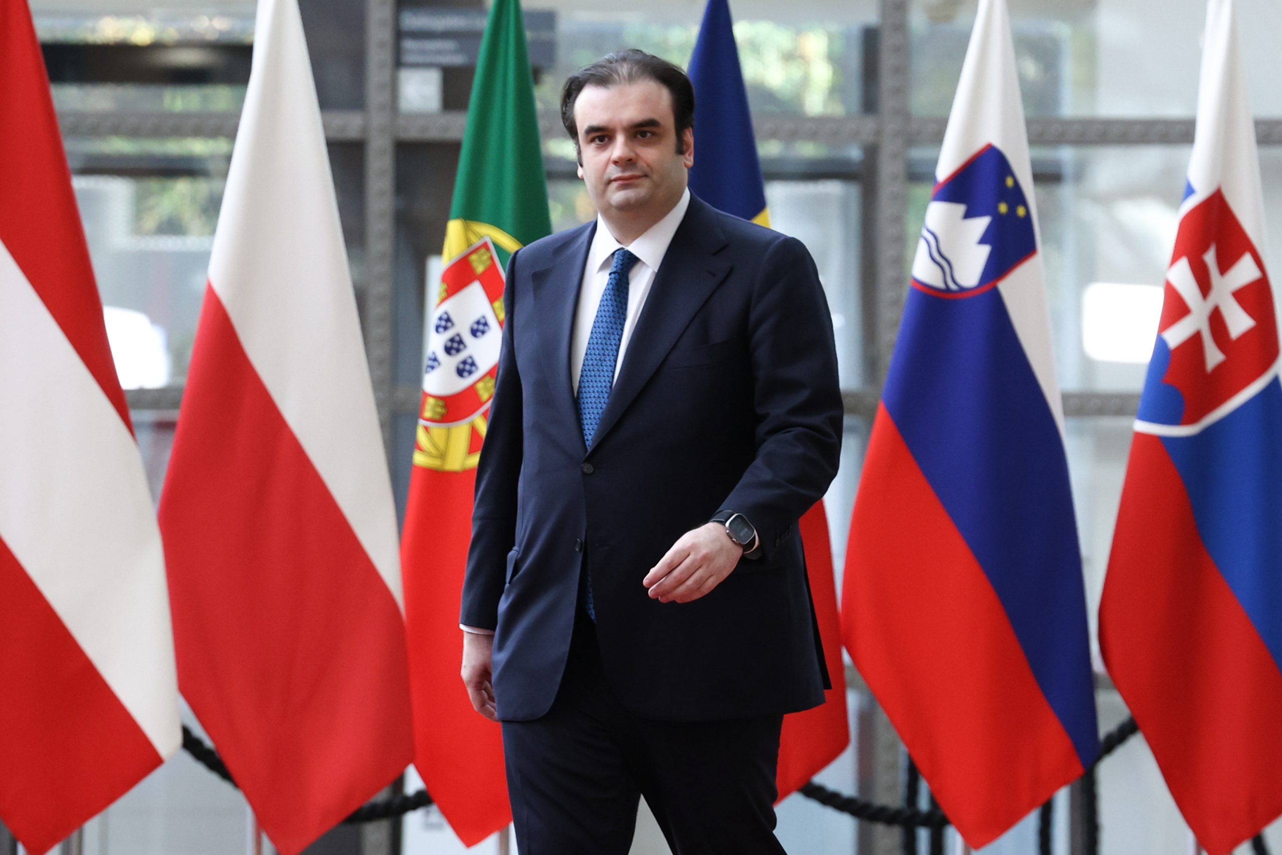 Πιερρακάκης από το Eurogroup: «Πρέπει να επιστρέψουμε σε έναν δρόμο βιώσιμης οικονομικής ανάπτυξης»