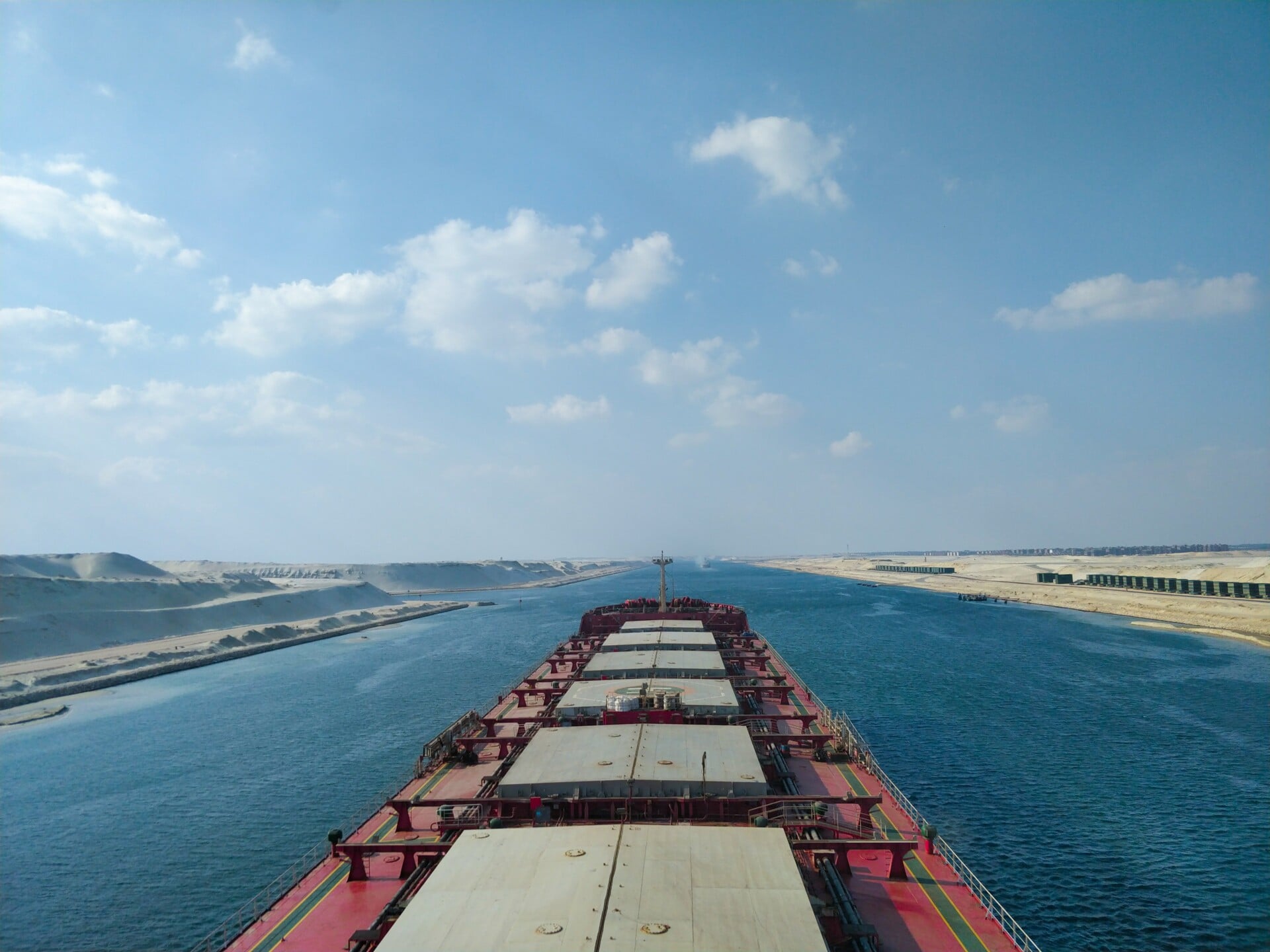 Περισσότεροι Έλληνες και Κινέζοι στο Σουέζ