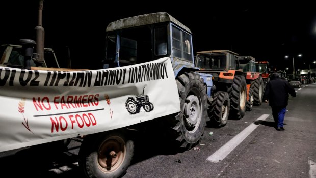 Κλιμακώνουν οι αγρότες, σκέψεις και για τρακτέρ στην Αθήνα - Με ποινές απειλεί το Μαξίμου και συναντά μόνο τους «πρόθυμους»