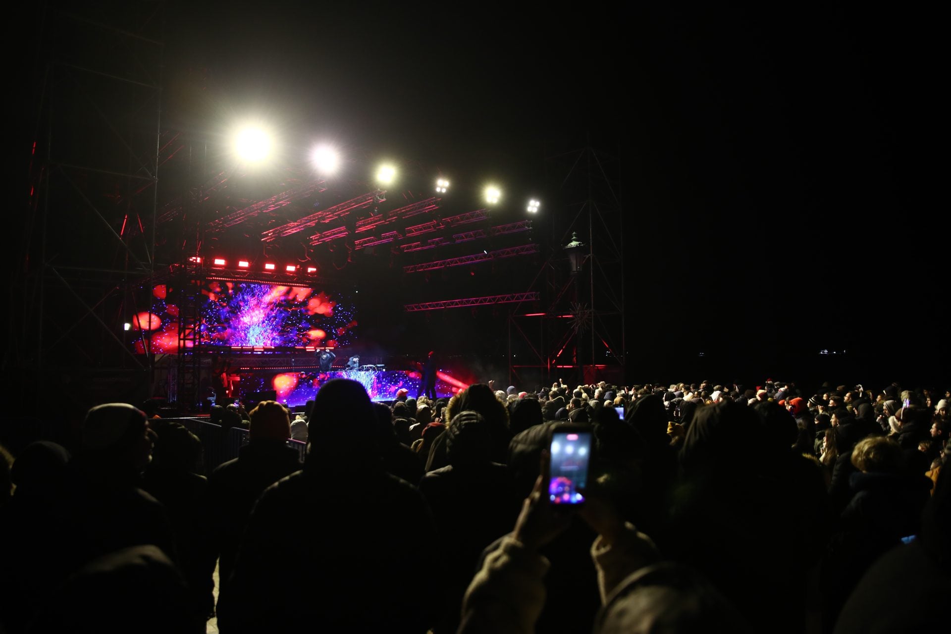 Εντυπωσιακό laser show και πλήθος κόσμου στον Λευκό Πύργο στην υποδοχή του 2026