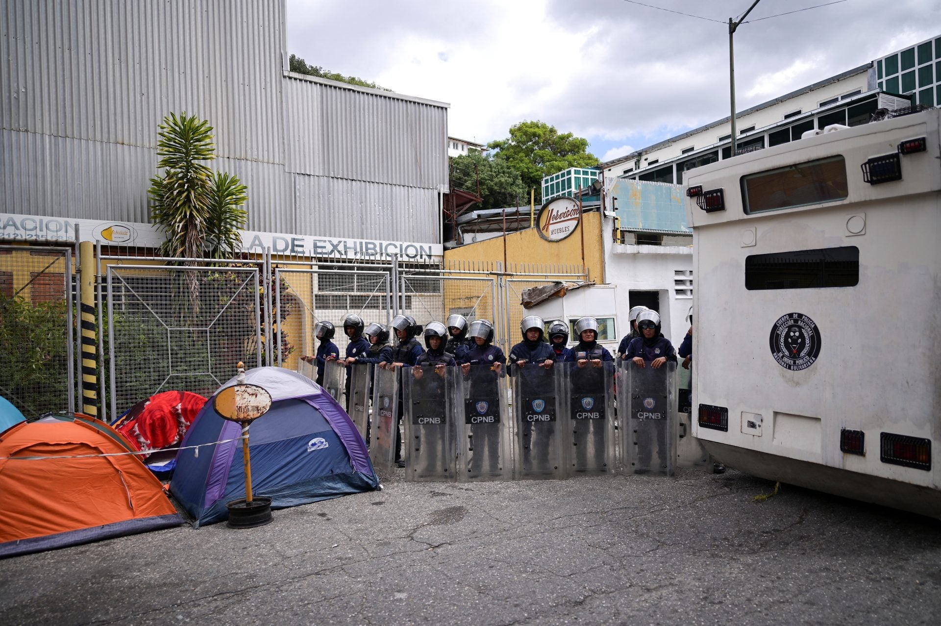 Ακόμη 80 πολιτικοί κρατούμενοι αποφυλακίστηκαν σήμερα