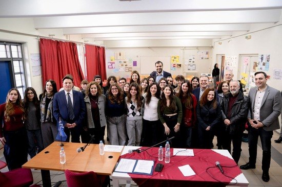 Σοφία Ζαχαράκη - Παύλος Μαρινάκης: Επίσκεψη στο 2ο ΓΕΛ Γέρακα για το πρωτοποριακό πιλοτικό πρόγραμμα «Καλλιεργώντας Κριτικούς Αναγνώστες»