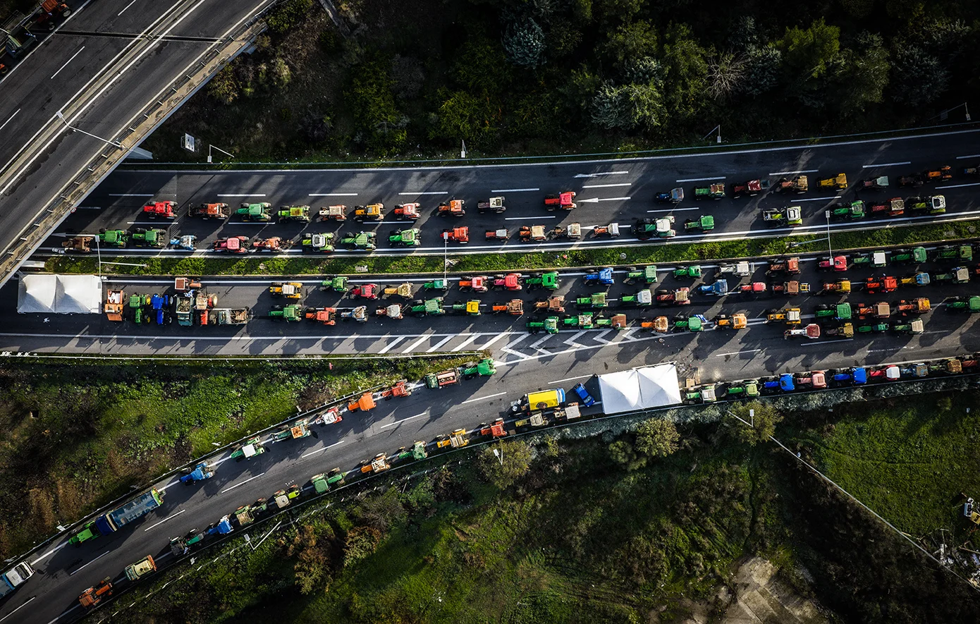 Κλιμακώνουν τις κινητοποιήσεις οι αγρότες παρά τα μέτρα της κυβέρνησης – Ζητούν συνάντηση με τον πρωθυπουργό