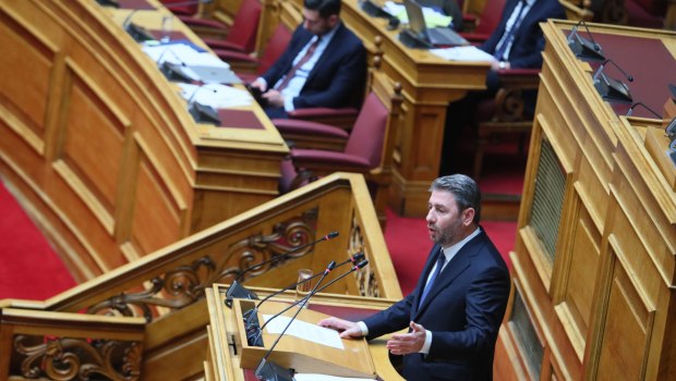 Ανδρουλάκης: Σφυροκόπημα Ανδρουλάκη στην κυβέρνηση για Hellenic Train, αγρότες και FIR