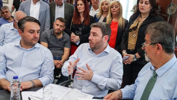 ΠΑΣΟΚ: Ο Σαουλίδης έχει θέσει εαυτόν εκτός Κινήματος - Αποστάσεις και από τον Δούκα για τη συμμετοχή του στη βιβλιοπαρουσίαση Τσίπρα
