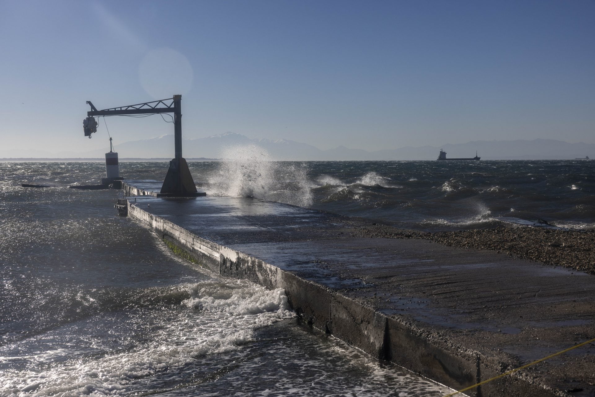 Καιρός: Νεφώσεις και θυελλώδεις νοτιάδες