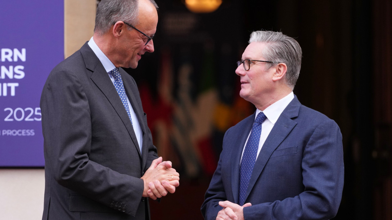 Βρετανία και Γερμανία συζητούν την παρουσία δυνάμεων του ΝΑΤΟ στη Γροιλανδία