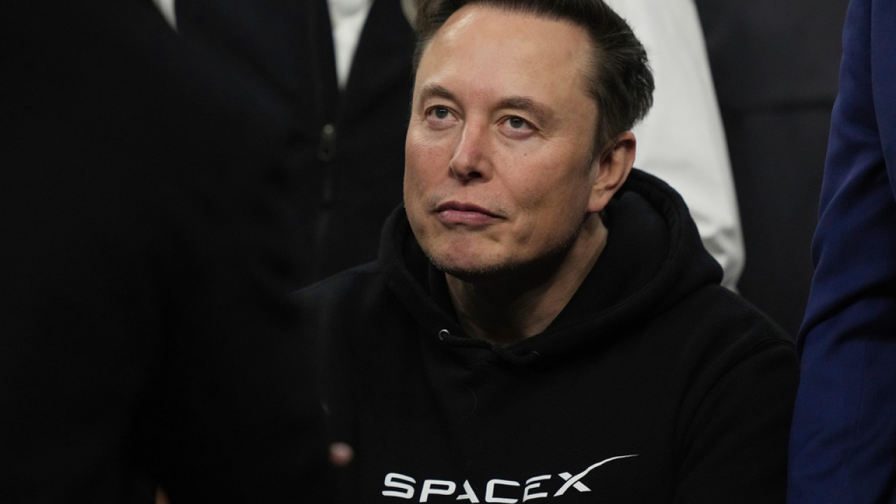 Η SpaceX εξετάζει το ενδεχόμενο συγχώνευσης με την Tesla