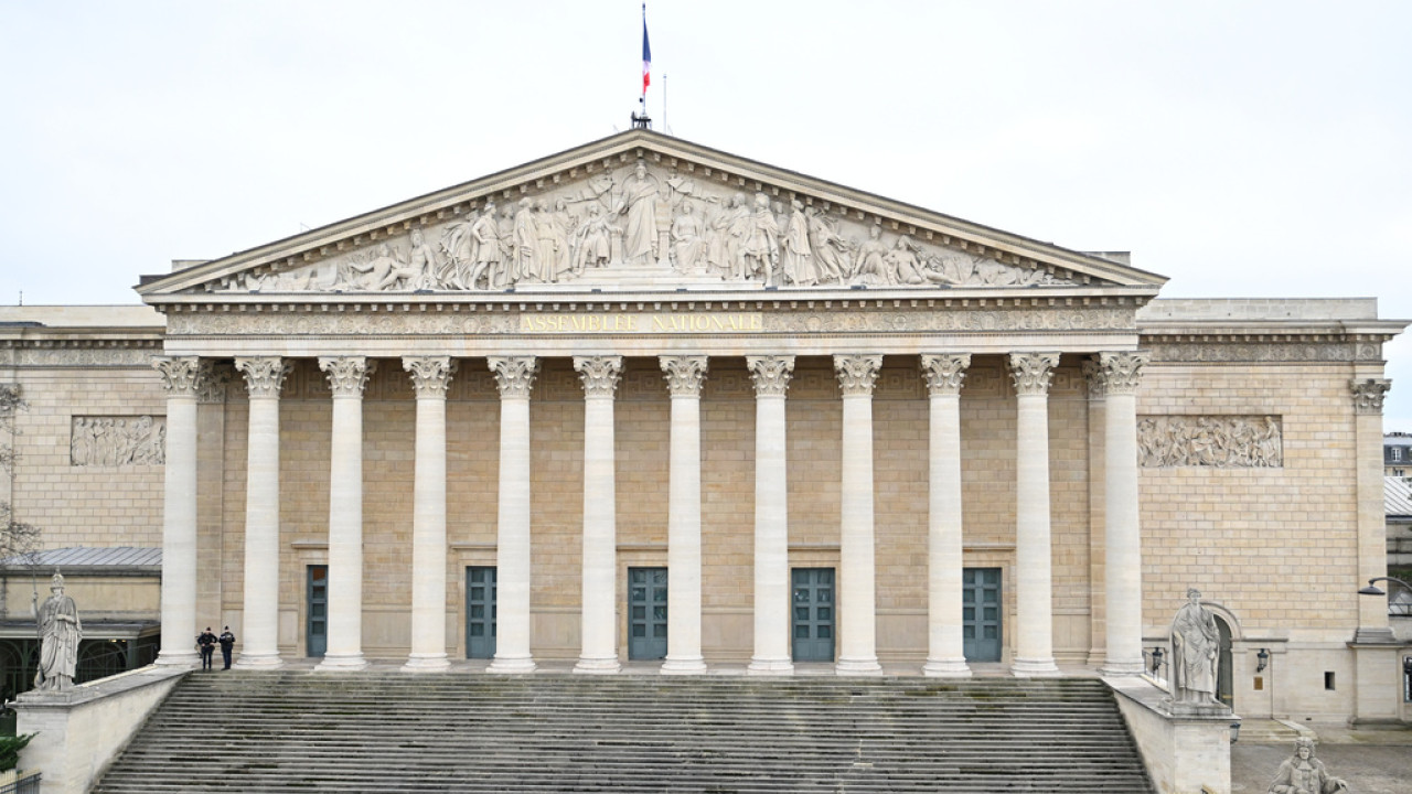 Η κάτω βουλή της Γαλλίας τάσσεται υπέρ της απαγόρευσης των μέσων κοινωνικής δικτύωσης για άτομα κάτω των 15 ετών