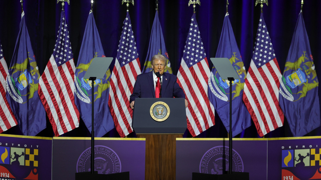 Ο Τραμπ καλεί τους Αμερικανούς να εγκαταλείψουν το Ιράν