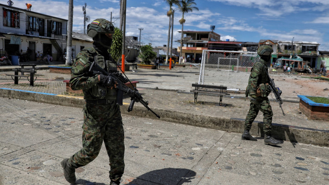 Κολομβία: Σχεδόν 30 νεκροί σε συγκρούσεις μεταξύ δυο παρατάξεων ανταρτών