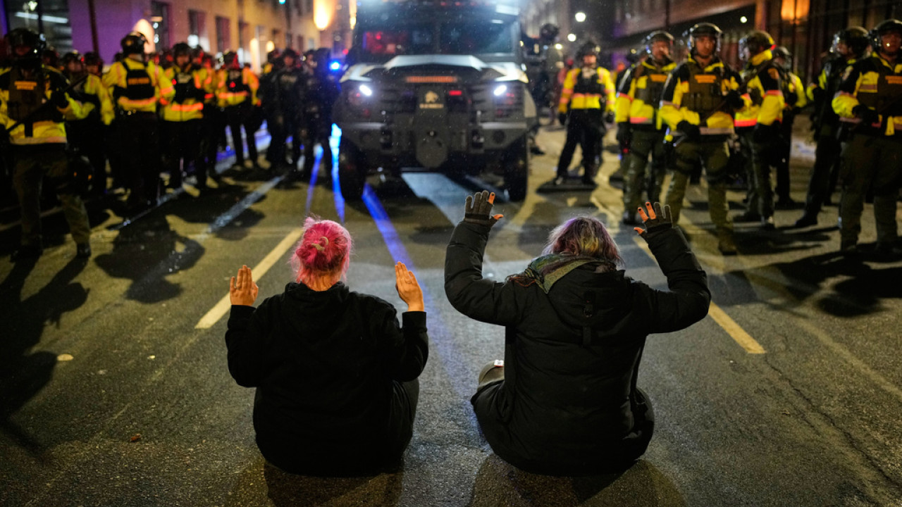 Μινεάπολη: 29 συλλήψεις σε διαδηλώσεις για τον θάνατο της 37χρονης από πράκτορα της ICE