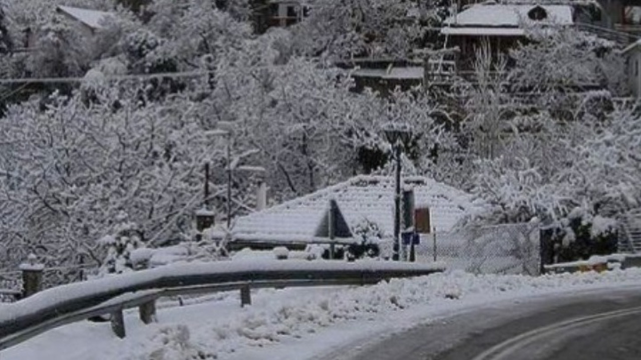 Κακοκαιρία στην Ήπειρο: Συνεχείς χιονοπτώσεις σε περιοχές άνω των 800 μέτρων