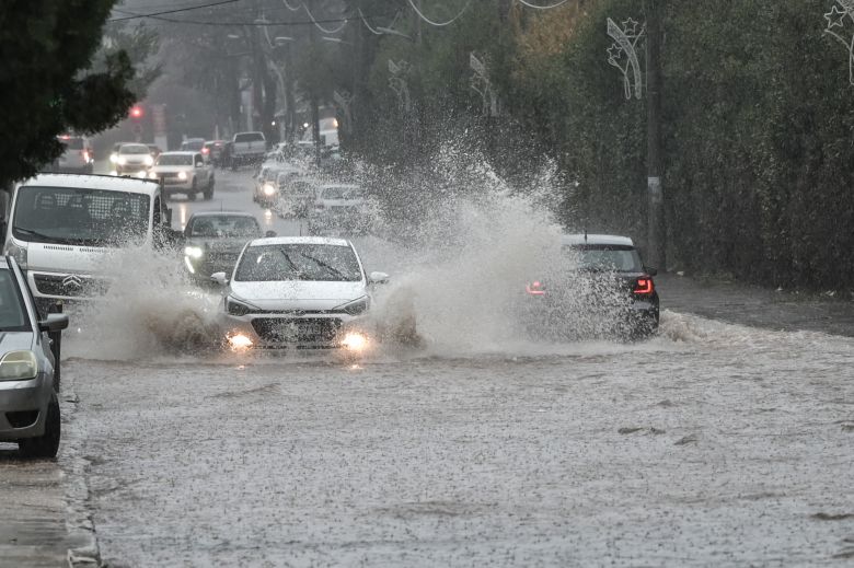 Σε εξέλιξη το κύμα κακοκαιρίας – Ισχυρές βροχές και καταιγίδες στην Αττική – News.gr