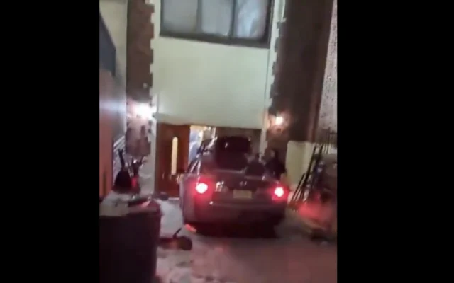 Νέα Υόρκη: Αυτοκίνητο έπεσε στην είσοδο εβραϊκού θρησκευτικού κινήματος