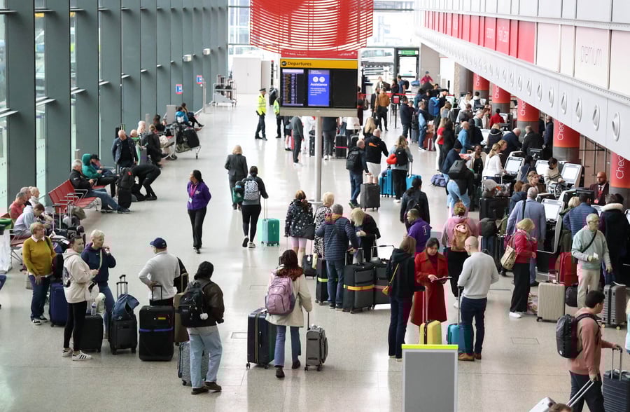 Νέο ρεκόρ επιβατών για το αεροδρόμιο Χίθροου του Λονδίνου, ξεπέρασε τα 84 εκατ. το 2025