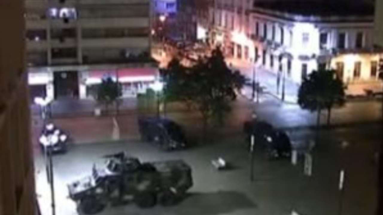 Ισχυροί πυροβολισμοί και εκρήξεις κοντά στο κυβερνητικό κτίριο στο Καράκας