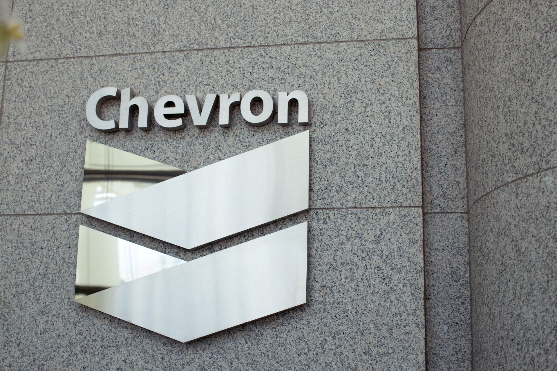 Η Chevron επιδιώκει καλύτερους όρους από το Ιράκ πριν αναλάβει το πετρελαϊκό πεδίο της Lukoil