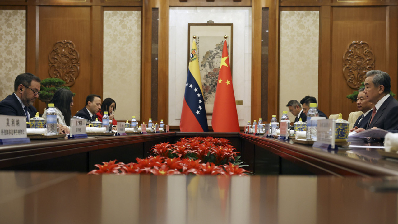 Κίνα: «Η ενέργεια των ΗΠΑ στη Βενεζουέλα παραβιάζει το διεθνές δίκαιο»