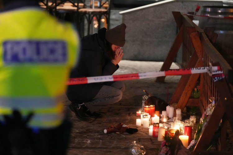 Πάνω από 40 οι νεκροί, συνεχίζεται η ταυτοποίηση των θυμάτων – Η πιθανή αιτία της τραγωδίας – News.gr