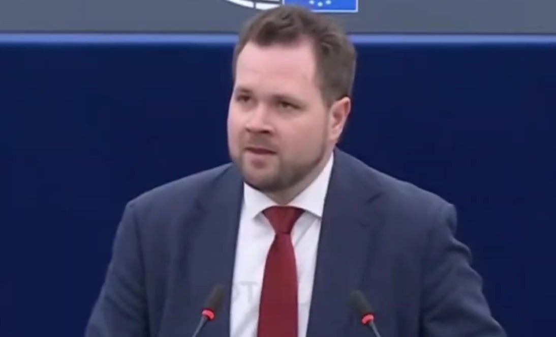 Τα... γαλλικά Δανού ευρωβουλευτή για τον Ντόναλντ Τραμπ (Βίντεο)