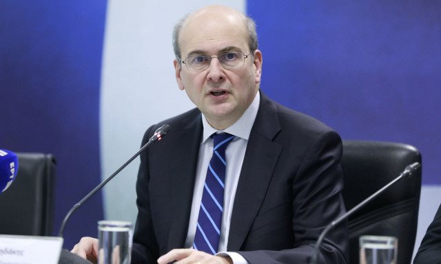 Εξειδίκευση μέτρων στήριξης έως Πέμπτη, σκληρή γραμμή και από την κυβέρνηση με πρόστιμα για τα τρακτέρ