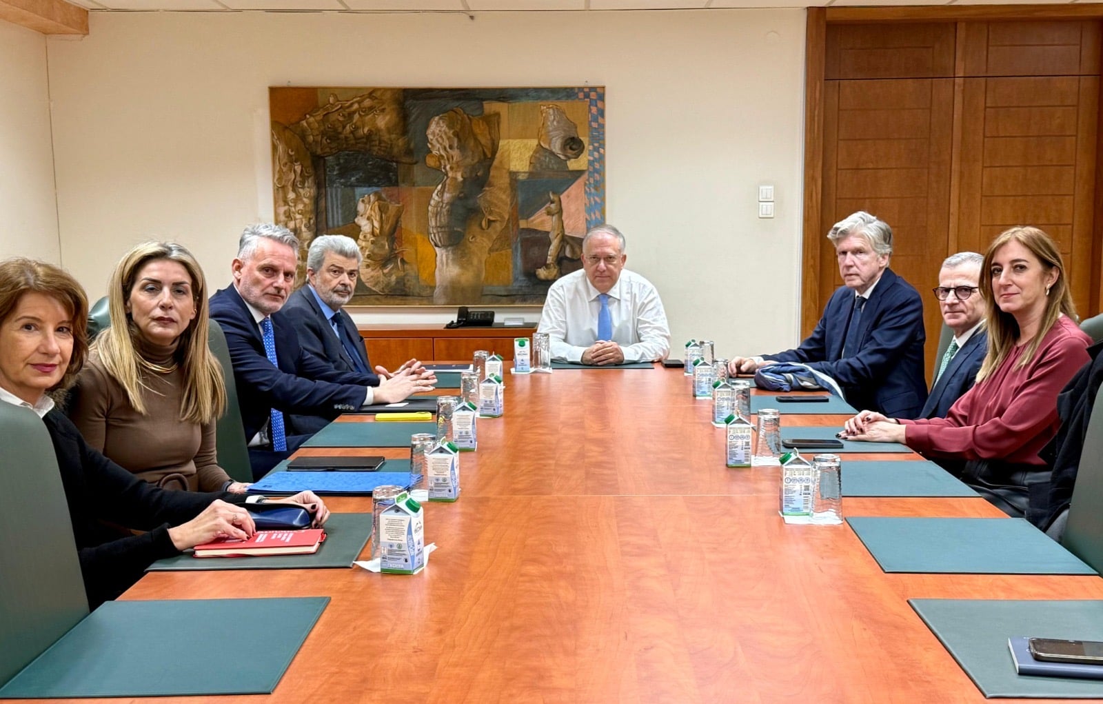 «Οι όποιες αυξήσεις θα πρέπει να κινηθούν σε χαμηλά επίπεδα»