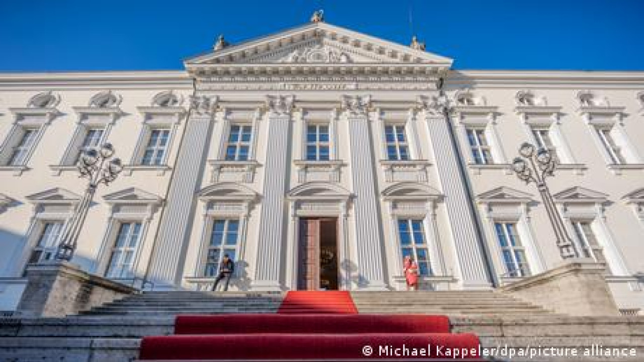 Σταϊνμάιερ: Προειδοποίηση για «ωμότητα» στη διεθνή σκηνή