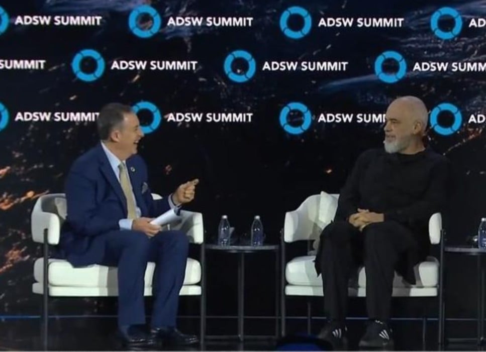 Διευκρινίσεις με νέες ειρωνίες μετά τα σχόλια για Ελλάδα, Πλάτωνα και Αριστοτέλη