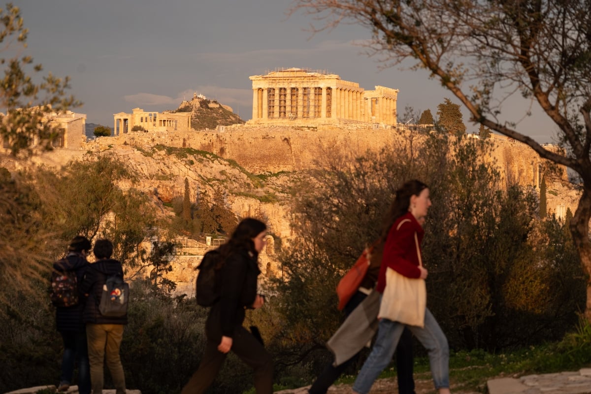 Καιρός: Άνοδος της θερμοκρασίας και τοπικές νεφώσεις