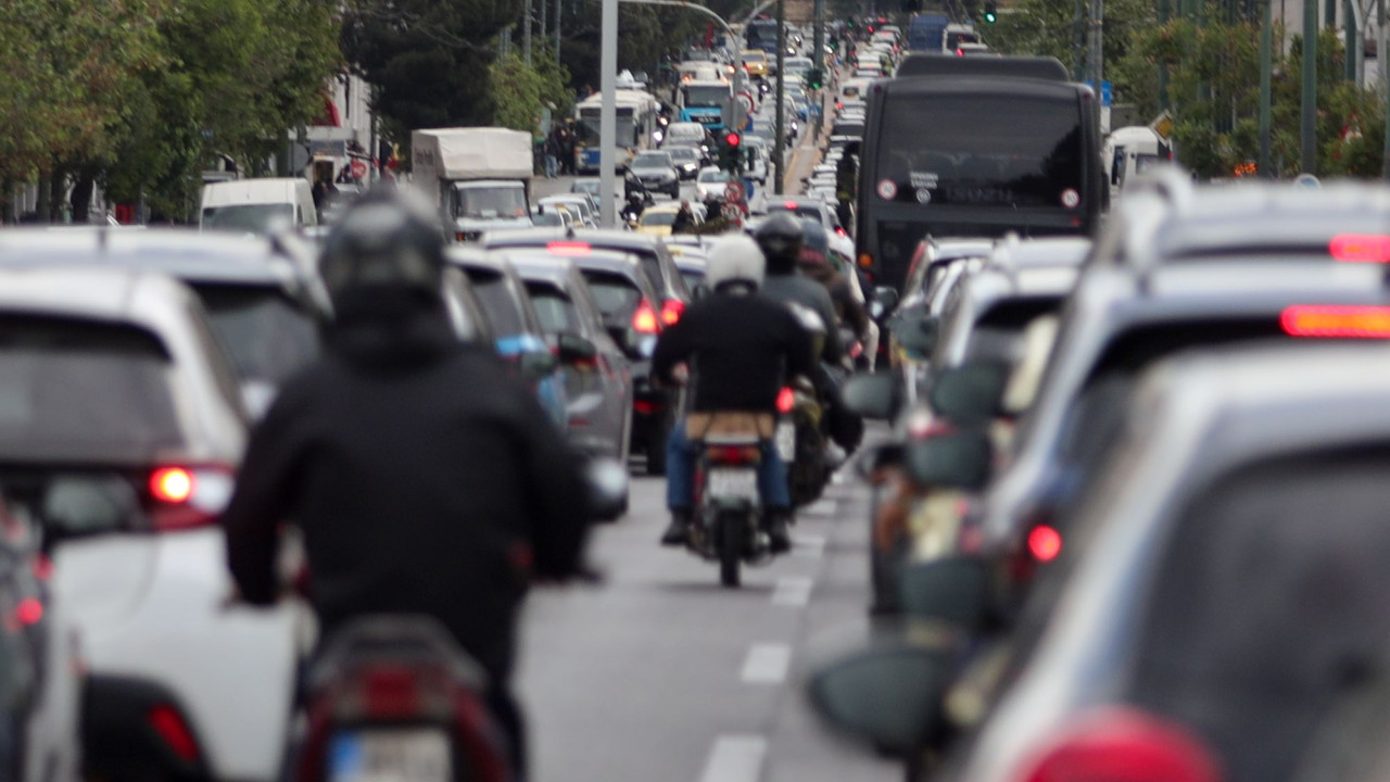 Ταυτοποιήθηκε 24χρονος οδηγός μηχανής που παραβίασε κόκκινα και έκανε ελιγμούς