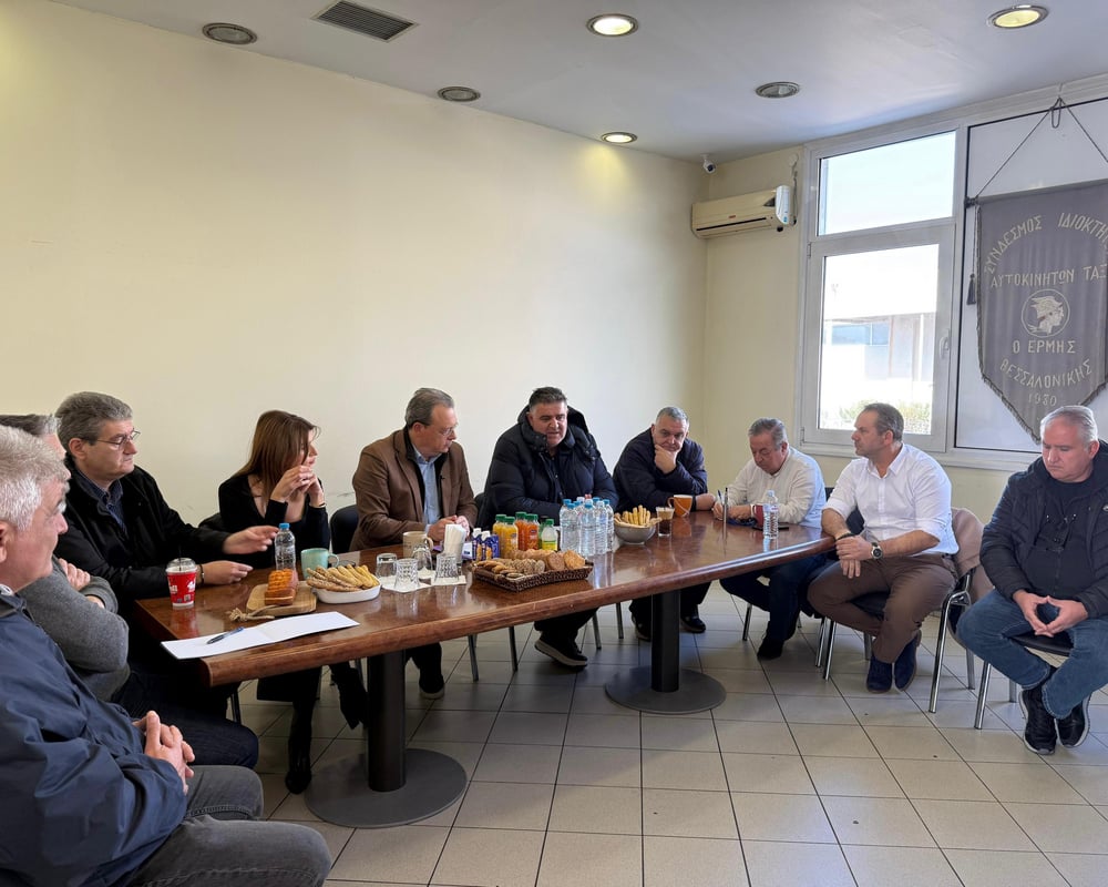 Η κυβέρνηση επιτίθεται εκδικητικά στον κλάδο των ταξί
