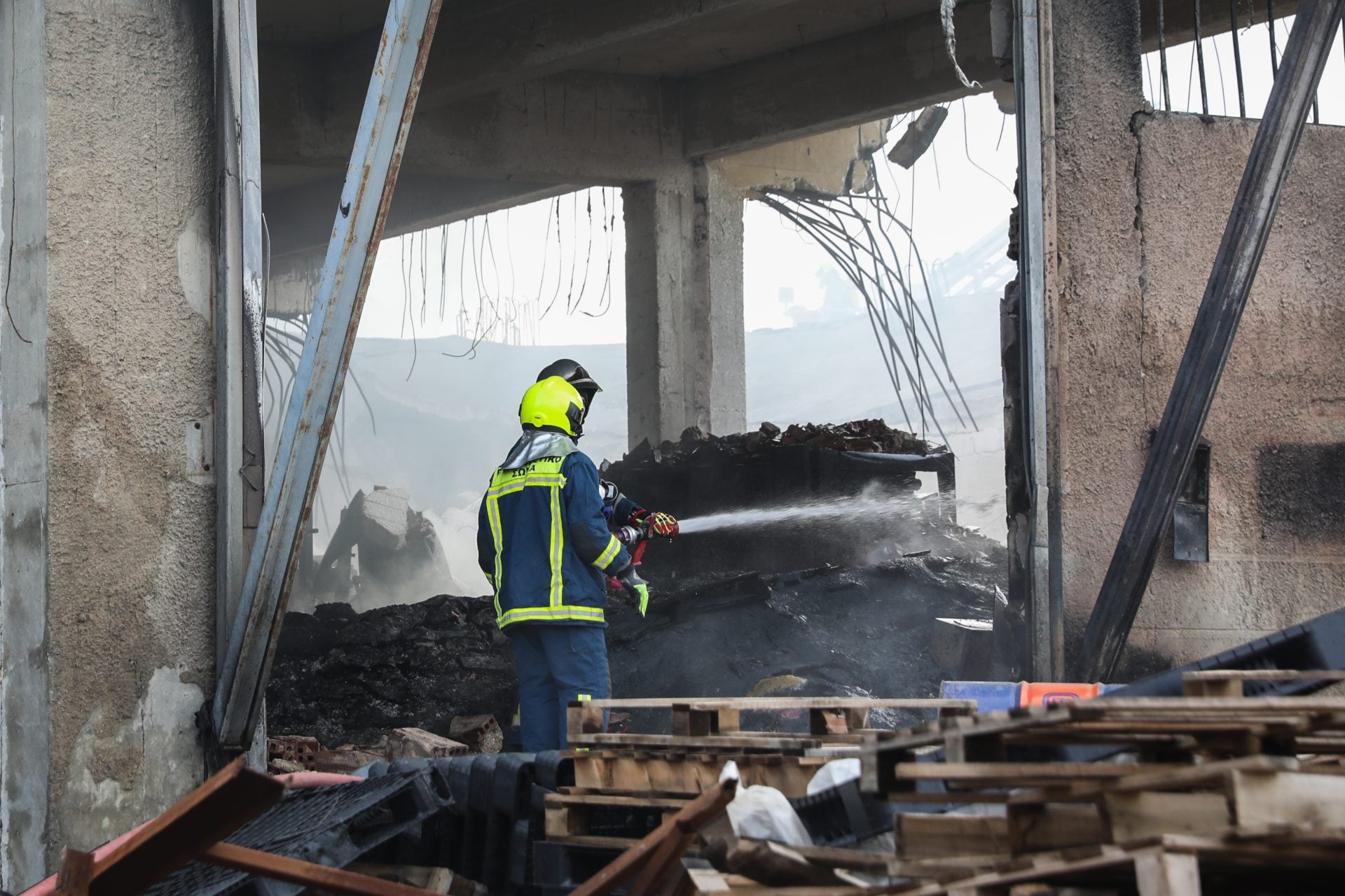 Μενίδι: Συνελήφθη 37χρονος για την πυρκαγιά στο εργοστάσιο πλαστικών