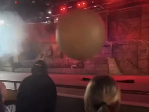 Εργαζόμενος της Disney τραυματίστηκε από έναν ψεύτικο βράχο βάρους 180 κιλών (Βίντεο)