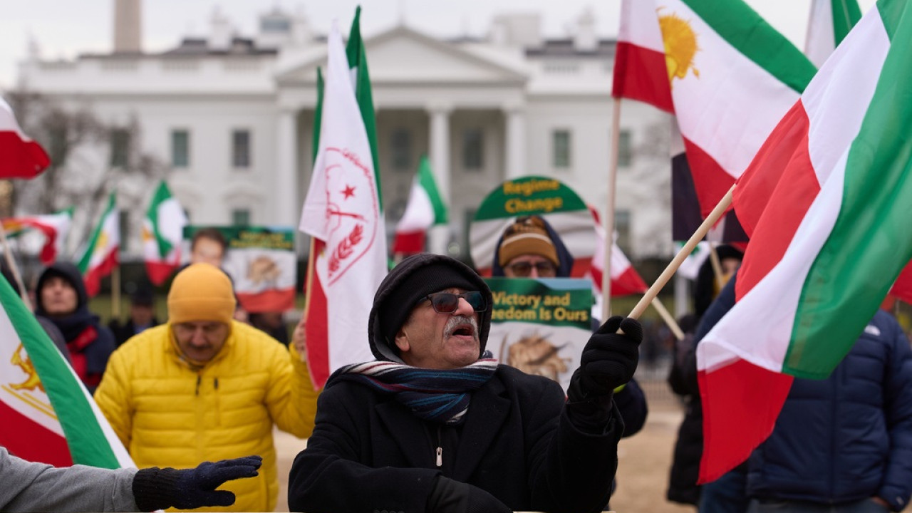 Διαδηλώσεις στο Ιράν: «Τη μέγιστη αυτοσυγκράτηση» ζητά η Γαλλία