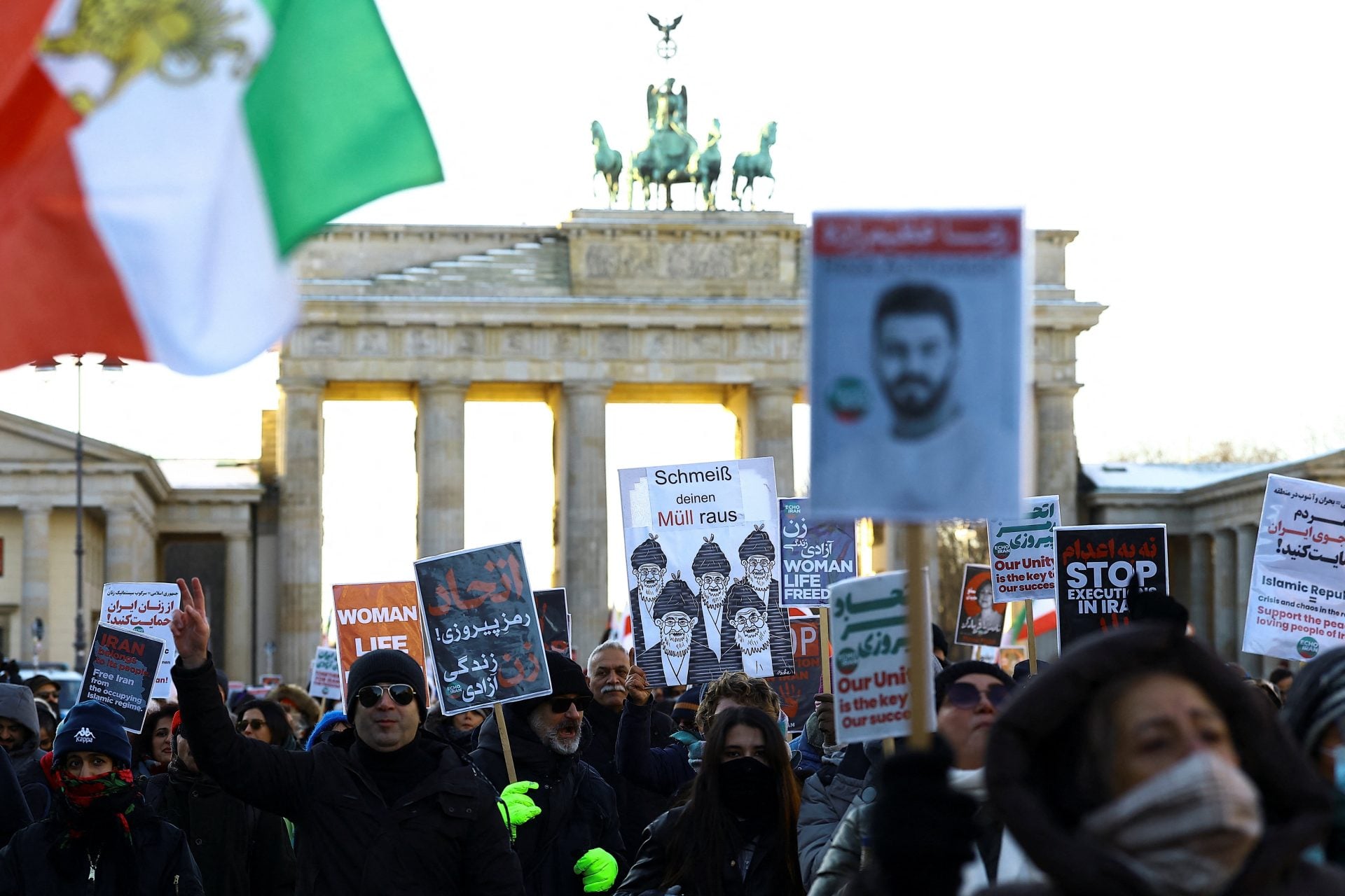 Ιράν: Πάνω από 200 νεκροί και 3.280 συλληφθέντες