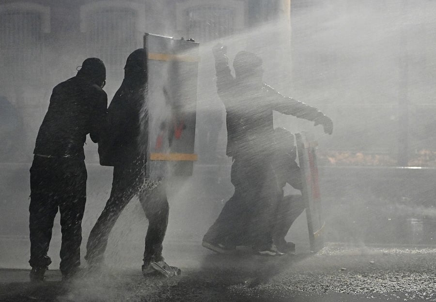 Συγκρούσεις της αστυνομίας με διαδηλωτές στο Τορίνο