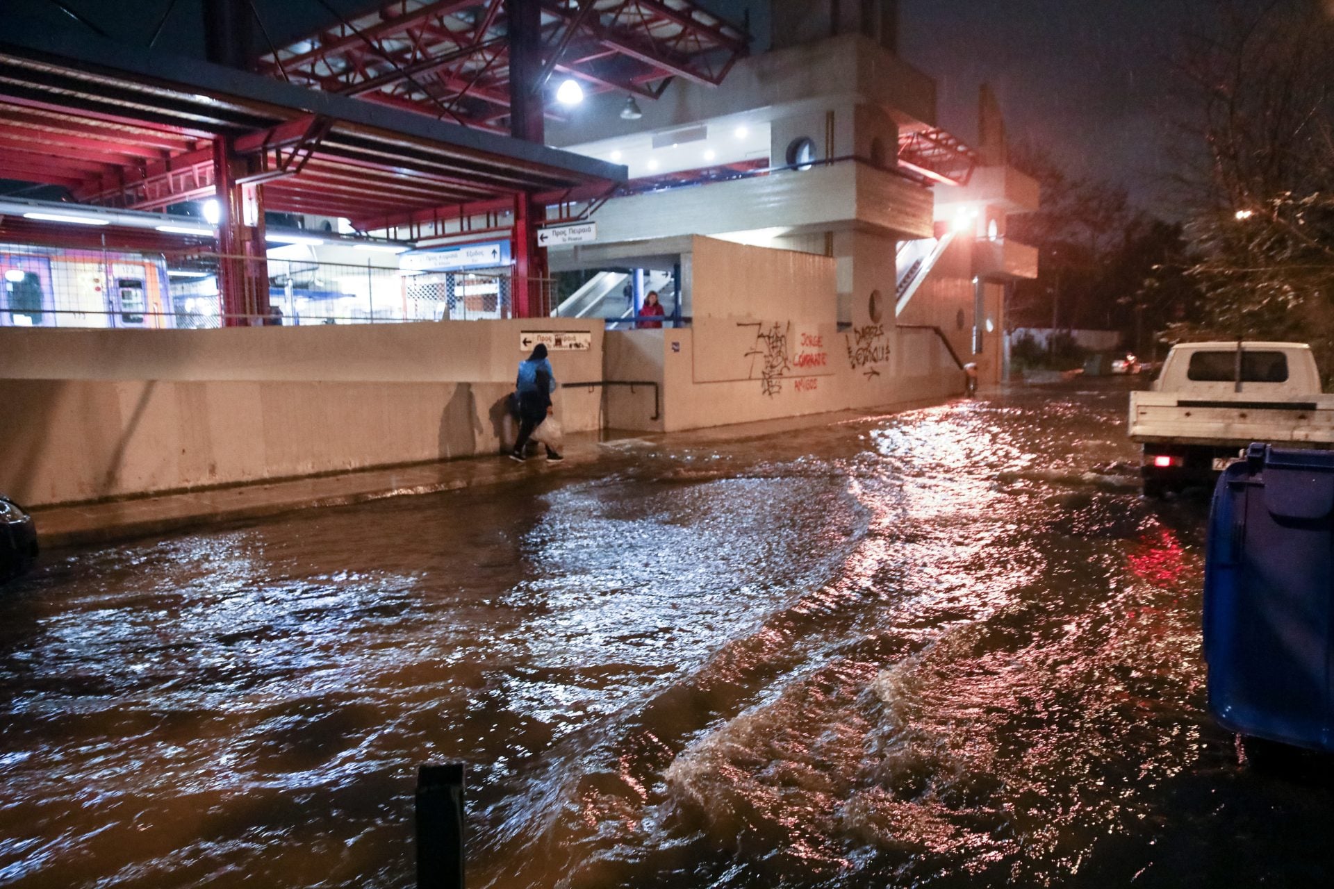 Προβλήματα στις συγκοινωνίες από την κακοκαιρία: Κλειστοί δύο σταθμοί του ηλεκτρικού