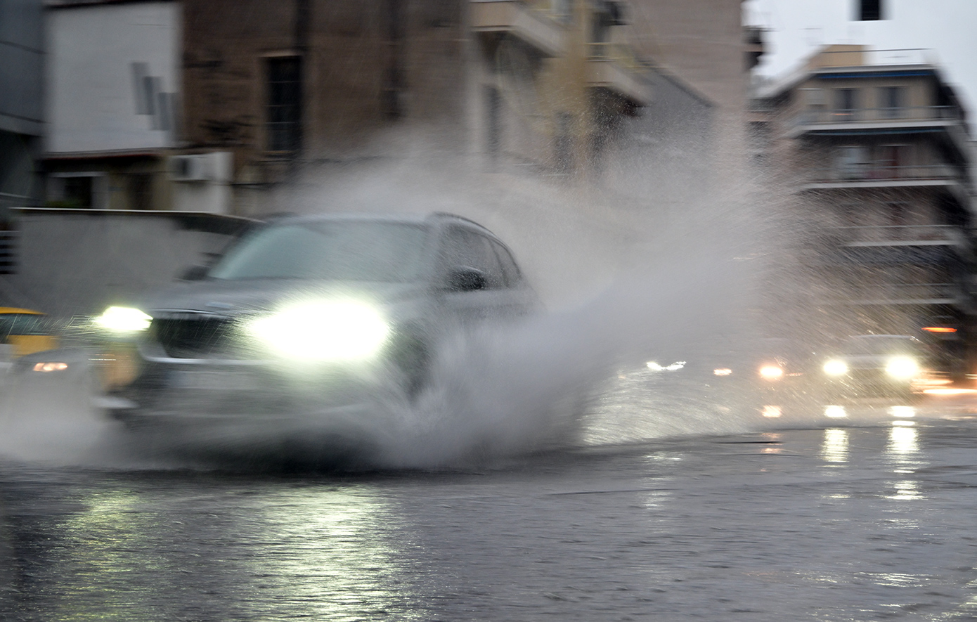 «Πιο έντονες οι βροχές στη Γλυφάδα» – News.gr