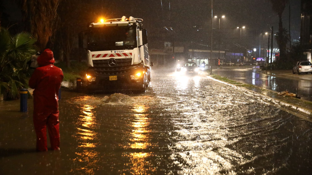 Κακοκαιρία στην Αττική - Ποιοι δρόμοι παραμένουν κλειστοί