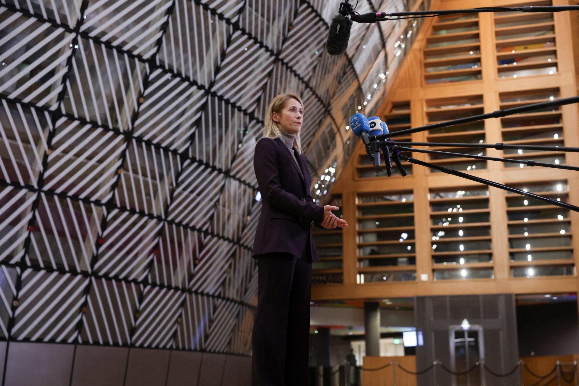 Αποστάσεις Κ. Κάλας από την αμερικανική επιχείρηση στη Βενεζουέλα