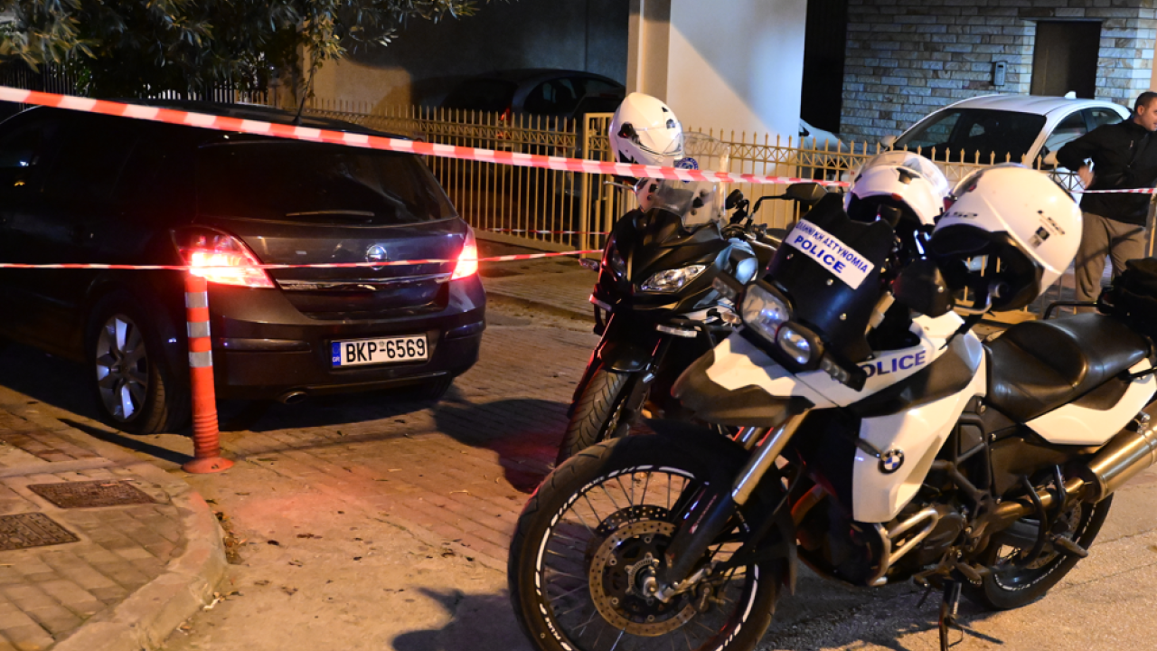 Ληστεία σε βάρος 97χρονης στα Καμίνια: Τρεις δράστες συνελήφθησαν μετά από καταδίωξη