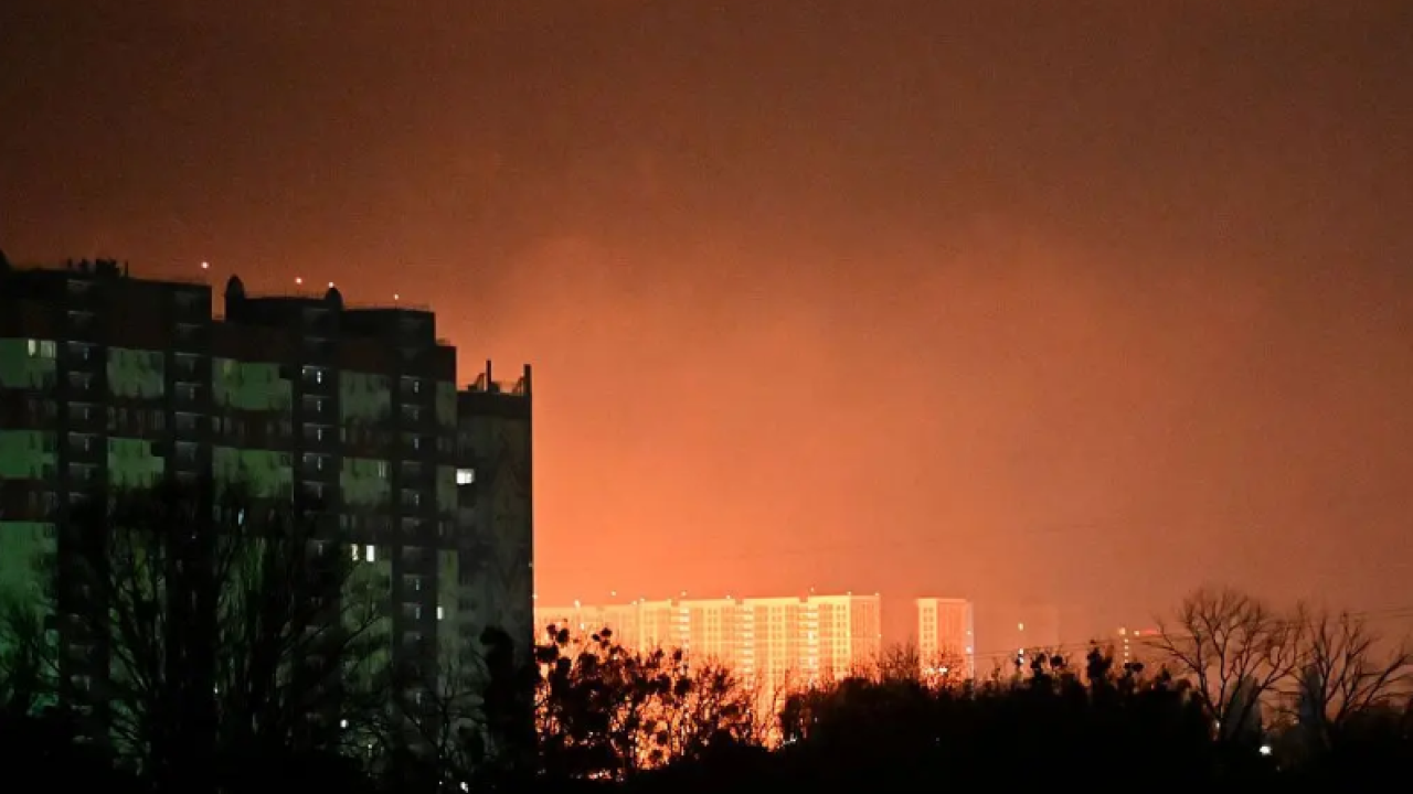 Συναγερμός στο Κίεβο: Μπαράζ αεροπορικών επιδρομών σε τρεις συνοικίες