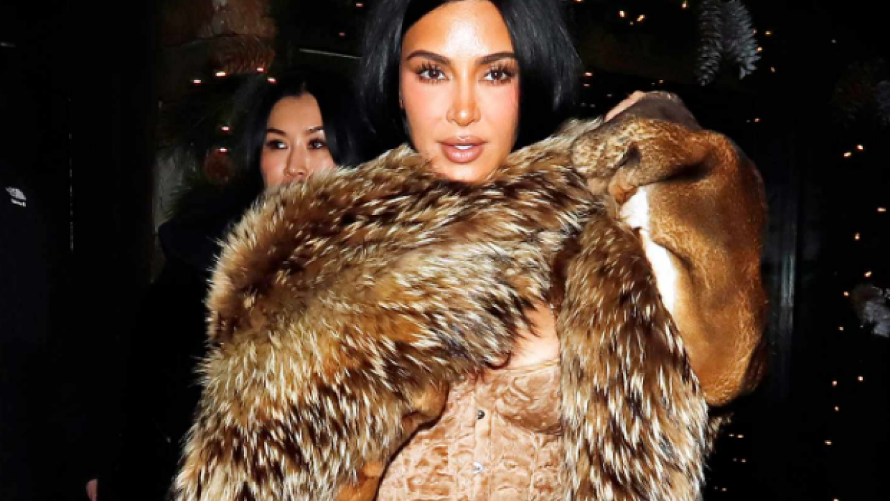 Κιμ Καρντάσιαν: Προκαλεί με τη γούνα της, αξίας 7.500 δολαρίων