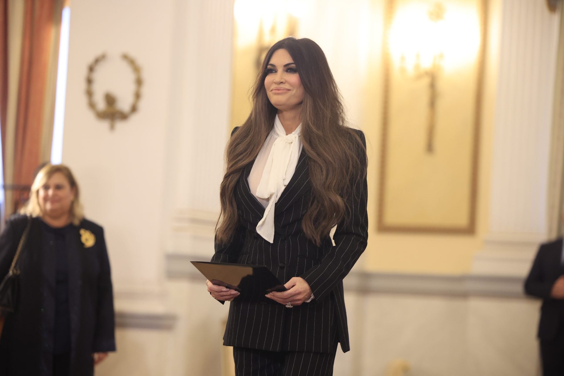 Κλειστή συνάντηση της Κίμπερλι Γκιλφόιλ με εκπροσώπους φαρμακευτικών και εταιρειών ιατρικών συσκευών