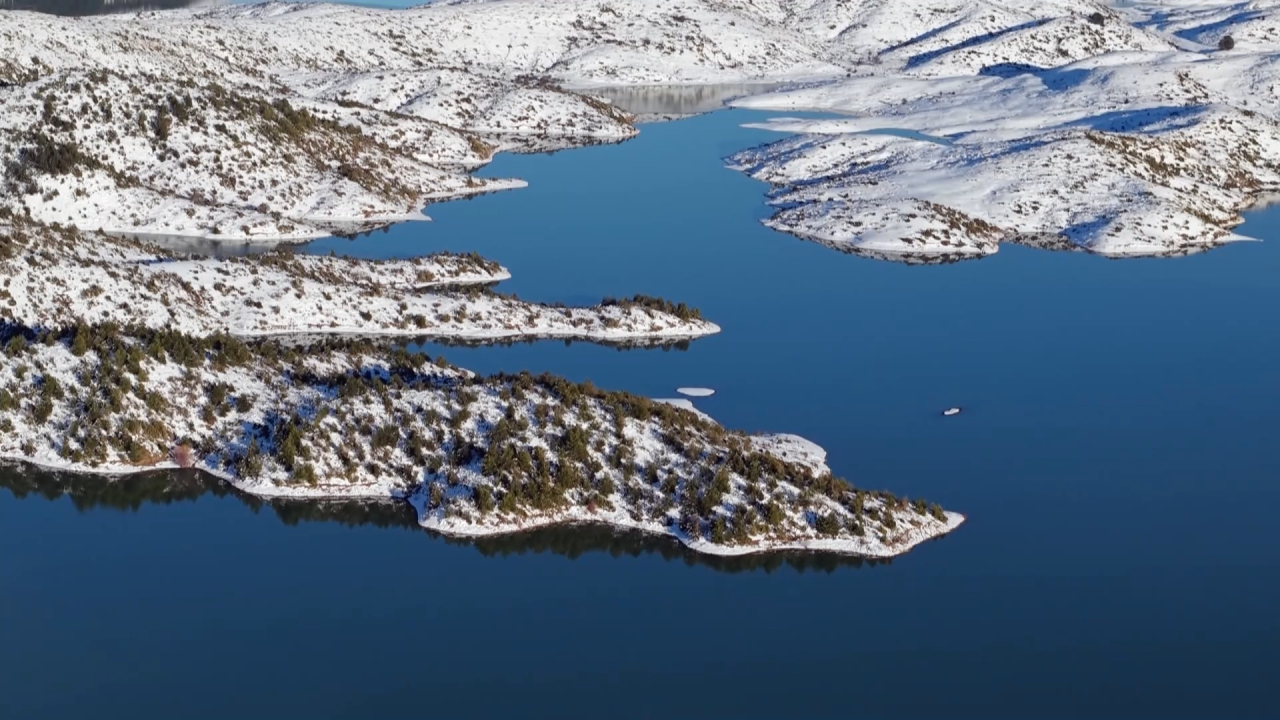 Τεχνητή Λίμνη Αώου: Η πιο μεγάλη ορεινή λίμνη της Ελλάδας