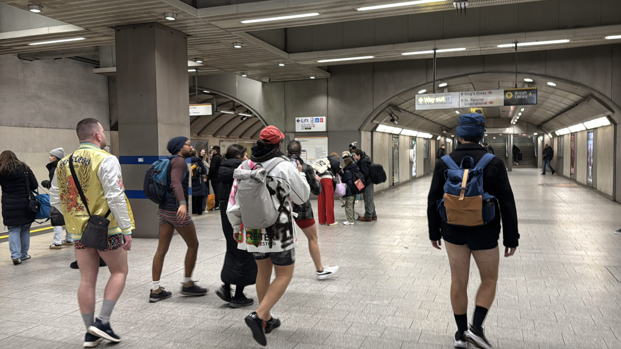 Λονδίνο: Ημέρα χωρίς παντελόνι στο μετρό