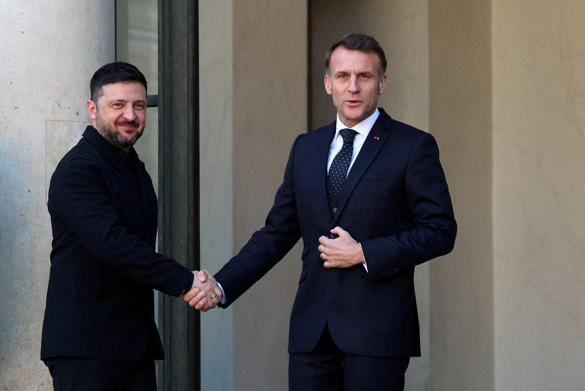 Δεσμευτικές ρήτρες στις εγγυήσεις ασφαλείας για την Ουκρανία